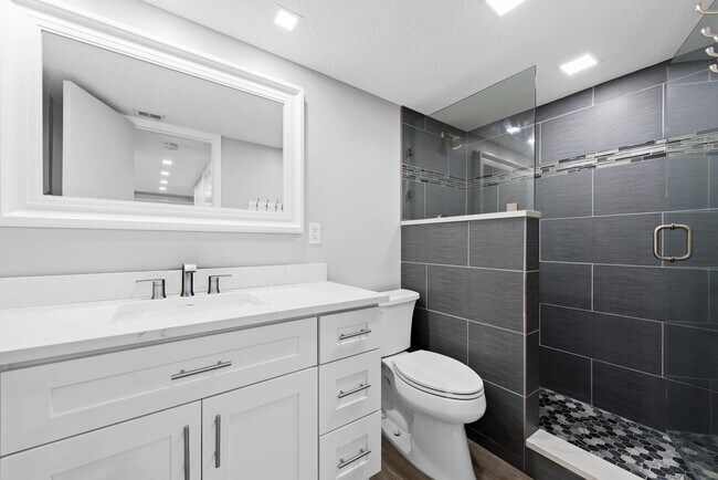 Building Photo - 450 Egret Cir