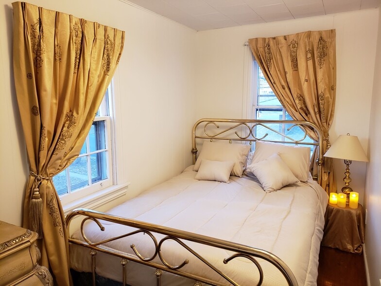 Third bedroom on second floor - 3849 Township Line Rd