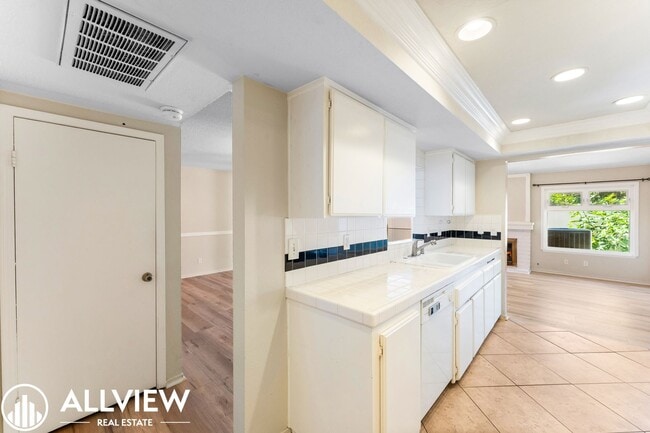 Building Photo - Coastal San Clemente Townhome with Brand New Flooring – Steps to the Beach!