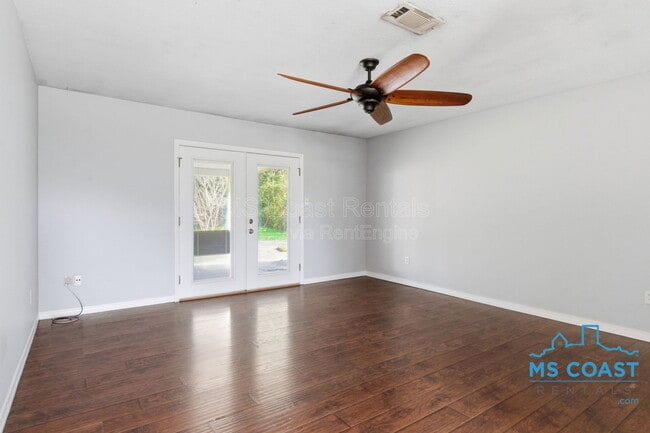 Building Photo - 208 Charles Ave