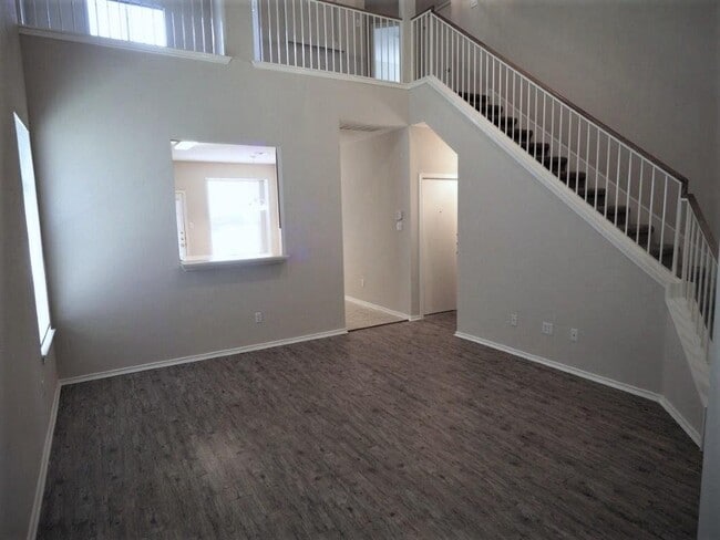 Building Photo - 1705 Honey Creek Ln