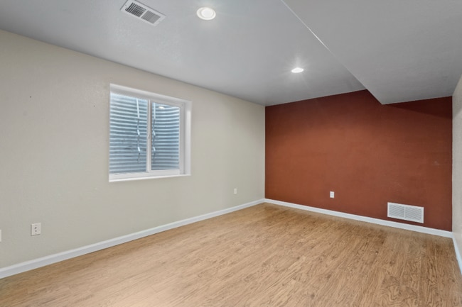 Building Photo - 304 Hemlock Dr