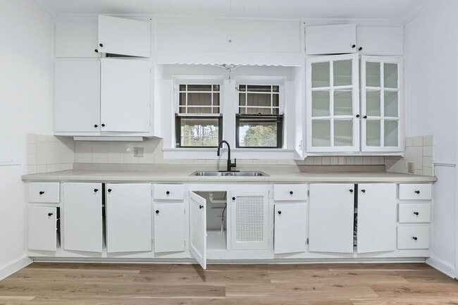 Building Photo - New THREE BED listing in Fort Wayne!