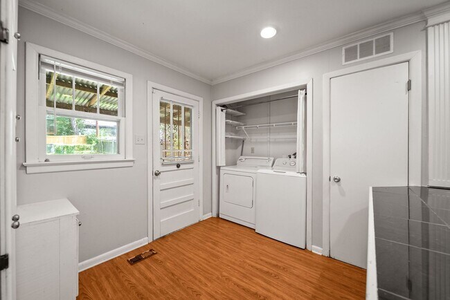 Building Photo - 5110 Lee Ave