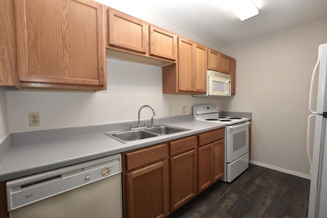 Building Photo - 921-923 Sagewood Trail