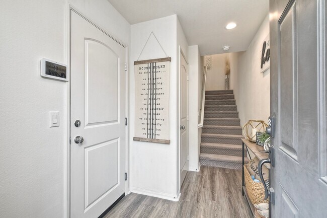 Building Photo - 2211 Solara Ln