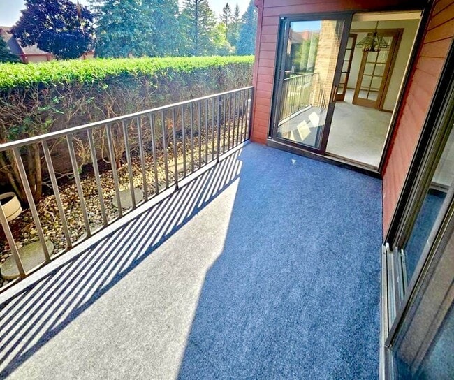 Building Photo - 969 GreenView Ct