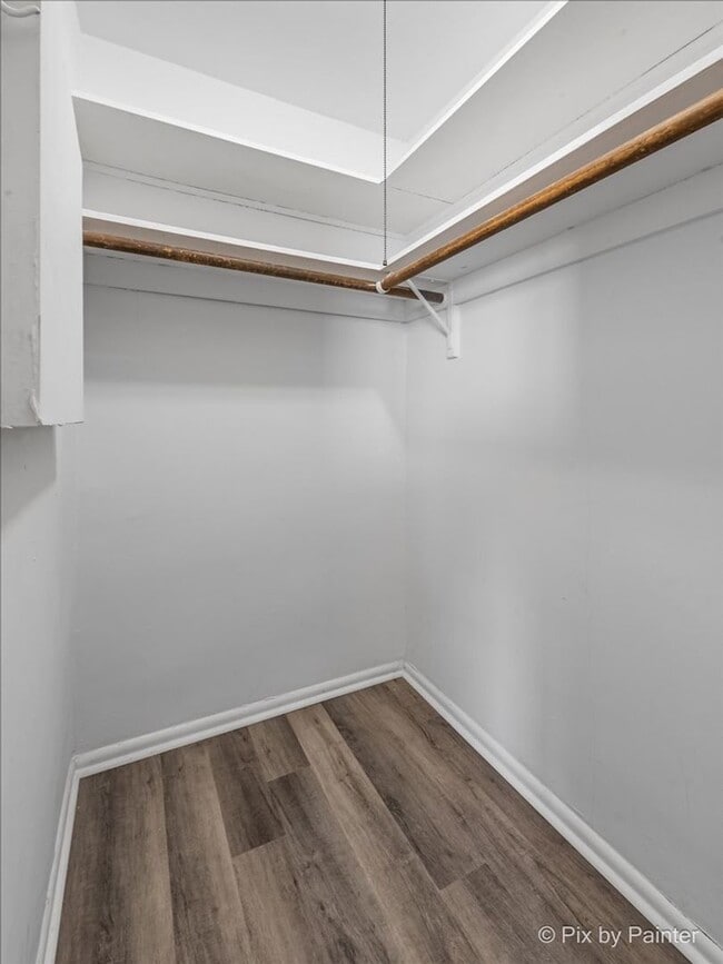 Building Photo - 6301 N Sheridan Rd