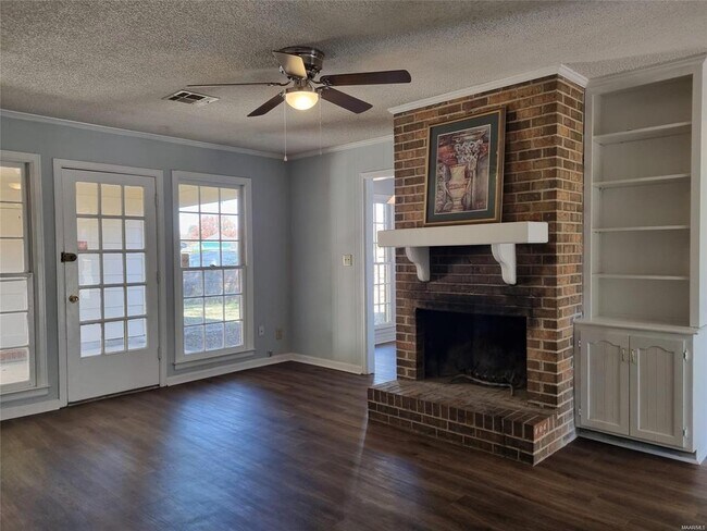 Building Photo - 2044 Edinburgh Dr