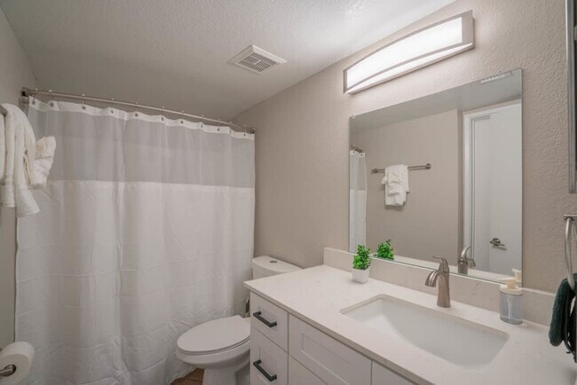 Building Photo - 8570 E McDowell Rd