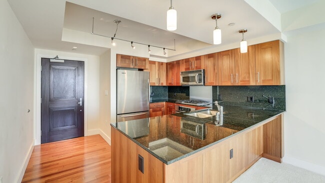 Primary Photo - 650 Bellevue Way NE