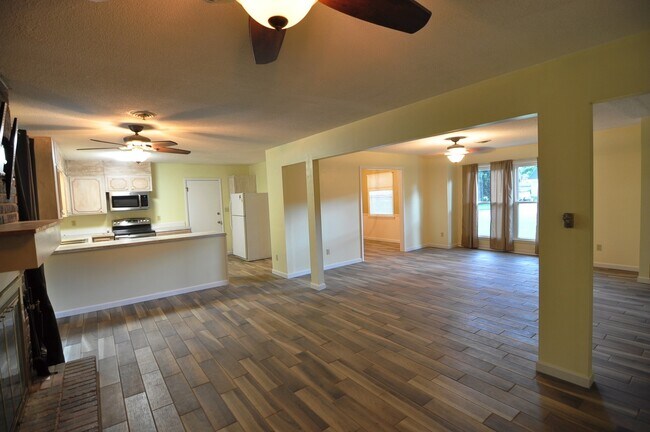 Building Photo - Golf Course Rancher
