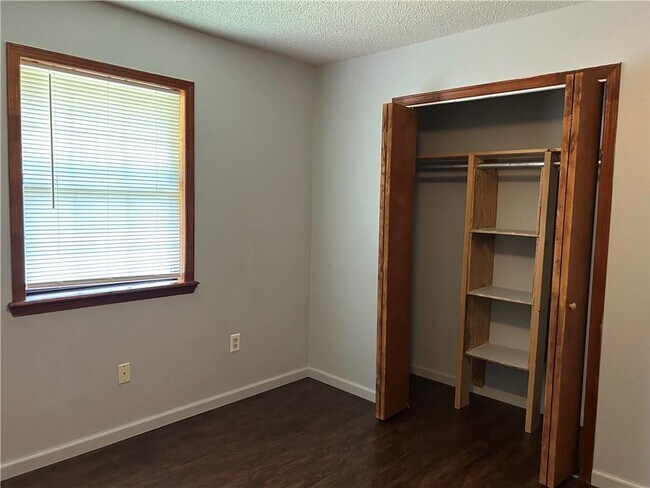 Building Photo - 12828 Trammel Dr