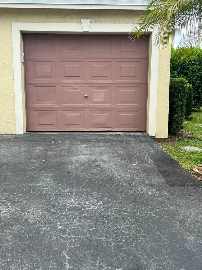 Building Photo - 4305 Coral Springs Dr