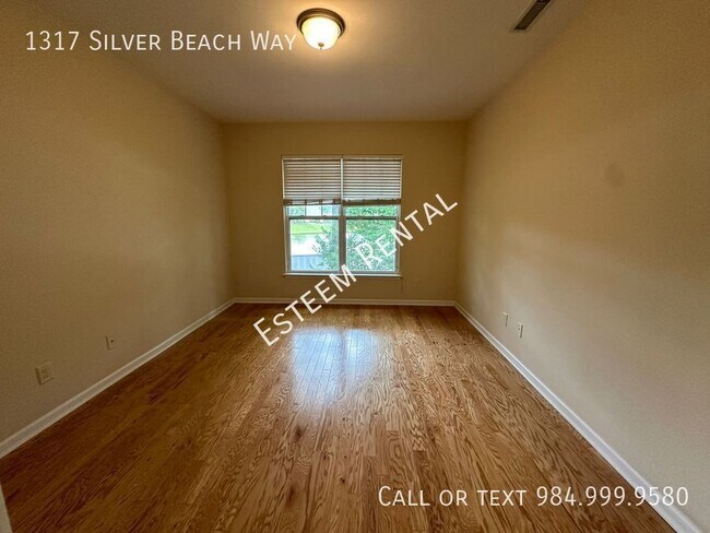 Building Photo - 1317 Silver Beach Way