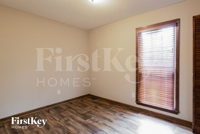 Building Photo - 8157 N Ridgebrook Dr