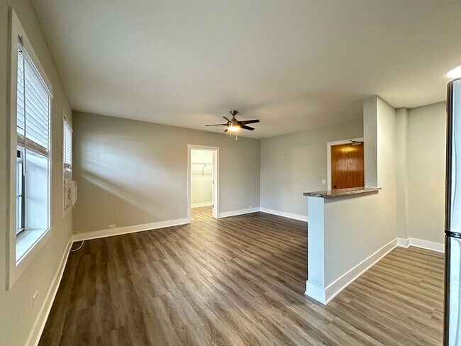 Building Photo - 735 Judson Ave