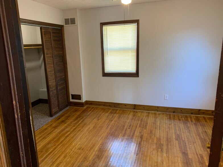 Building Photo - 805 E Monroe St