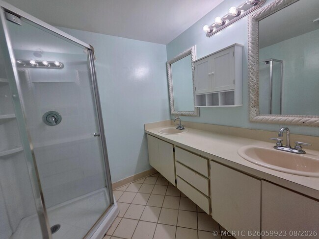 Building Photo - 832 Blue Ridge Cir