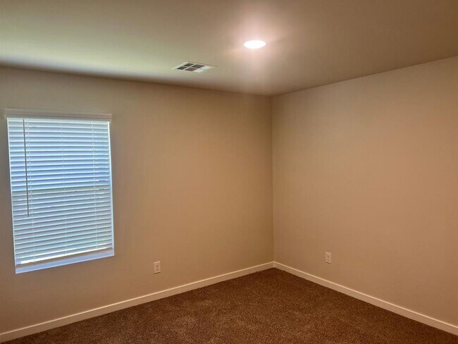 Building Photo - 2925 Firefly Dr
