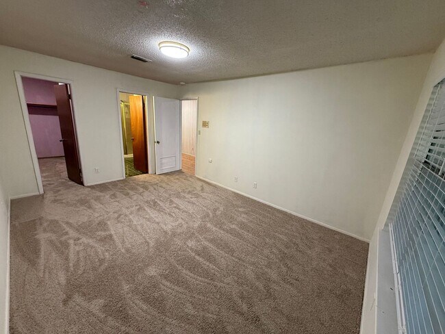 Building Photo - Milton / Pace - 3 bedroom, 2 bathroom