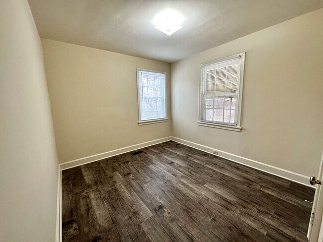 Building Photo - 2 Bedroom Home For Rent Near The Montgomery County Library!