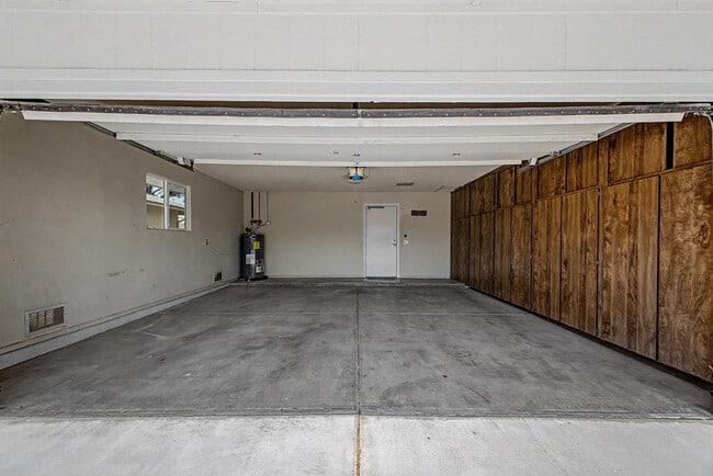 Building Photo - 12714 W Crystal Lake Dr