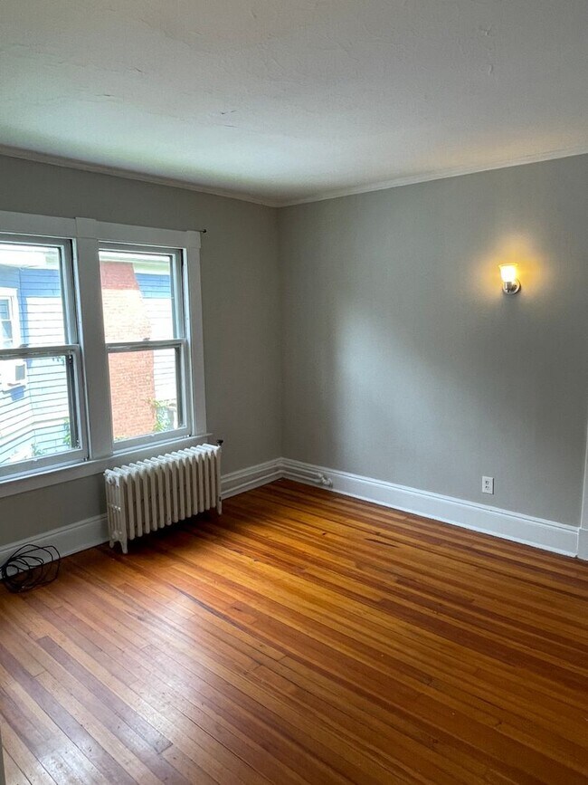 Building Photo - 135/137 Whitney