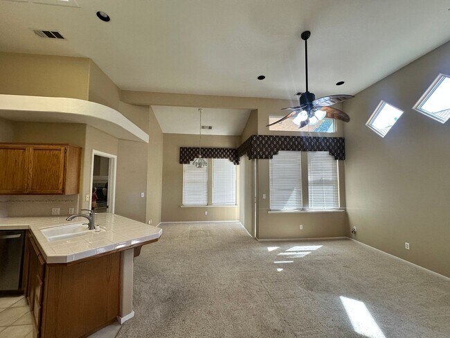 Building Photo - SE Visalia home coming soon!!