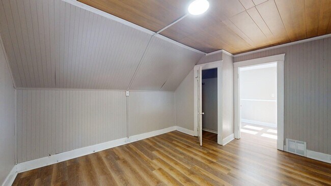 Building Photo - 2818 E 119th St