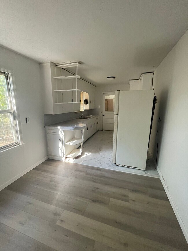 Building Photo - 7722 Darnay Dr
