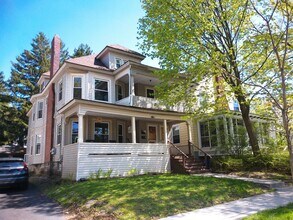 Building Photo - Large Newly Renovated Second Floor Flat Av...
