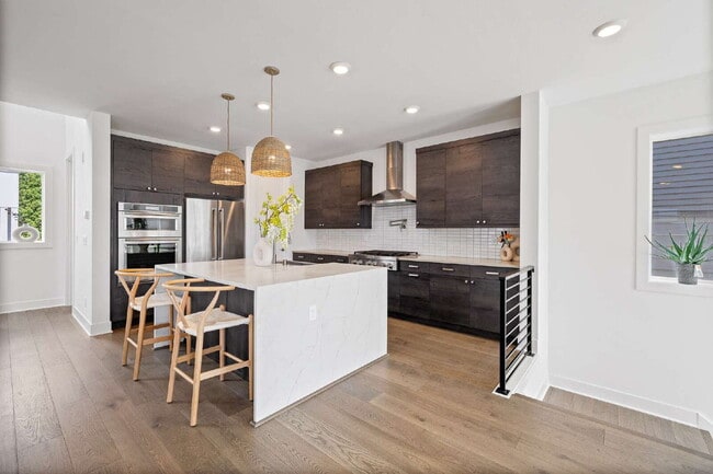 Building Photo - Modern Luxury Living in the Heart of Kirkland- Available for RENT August 15th