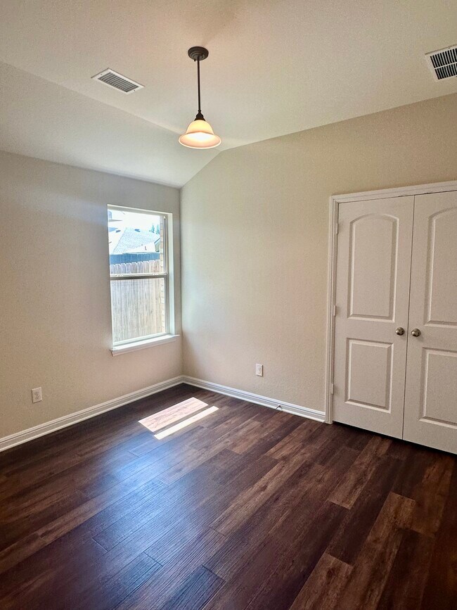 Building Photo - 429 Foxcraft Dr