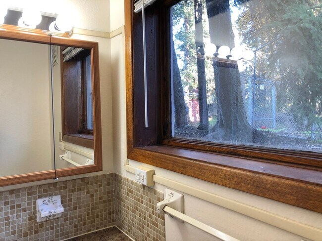 Building Photo - 2 Bedroom 1 Bathroom in Duplex | Near JBER & Cheney Lake!