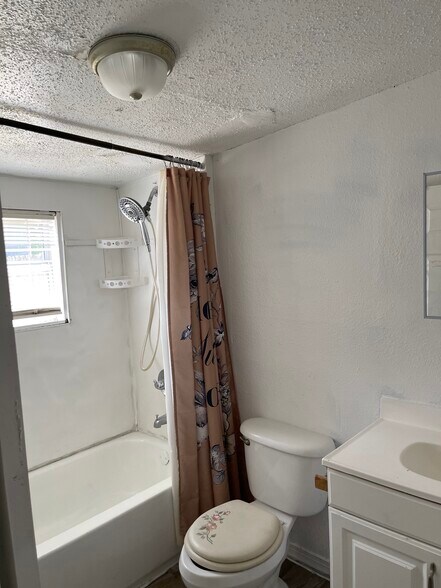 Building Photo - 8722 N Brooks St