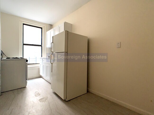 Building Photo - 121 Post Avenue