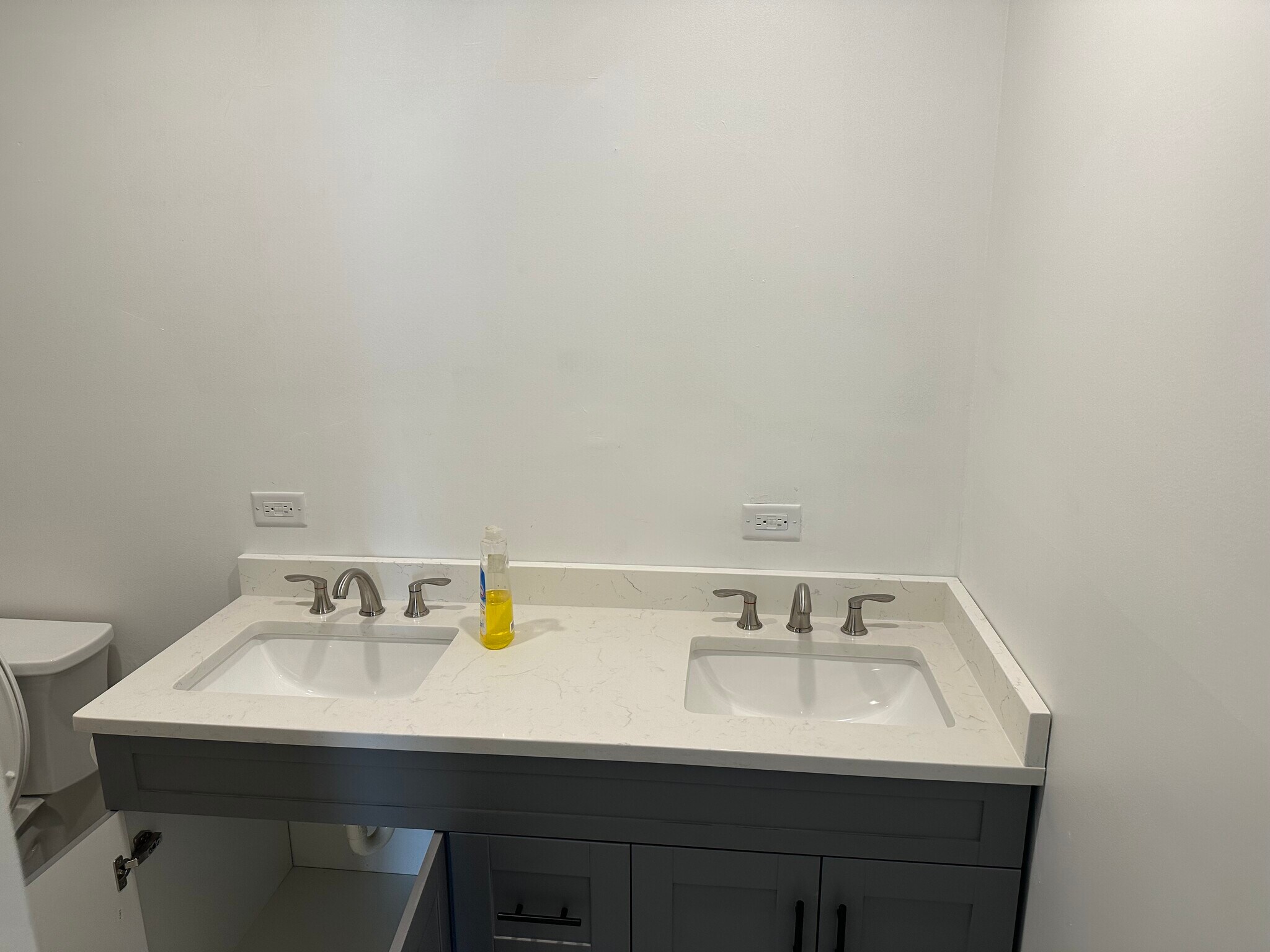 Building Photo - 262 George St