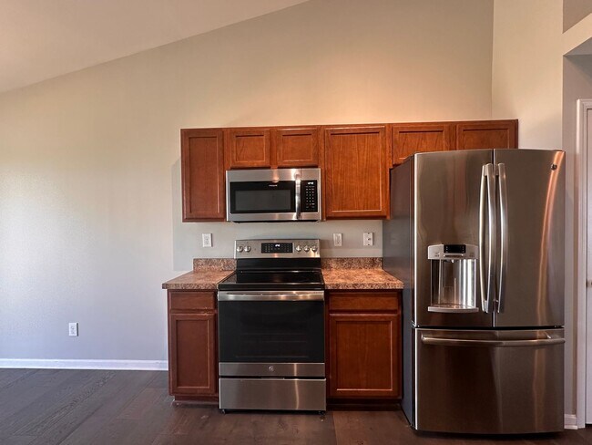 Building Photo - 4BR/2BA Home for Rent in Eastwood w/Basement and Backyard Deck!