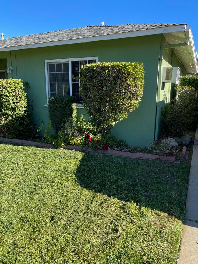 Building Photo - 313 Bond St