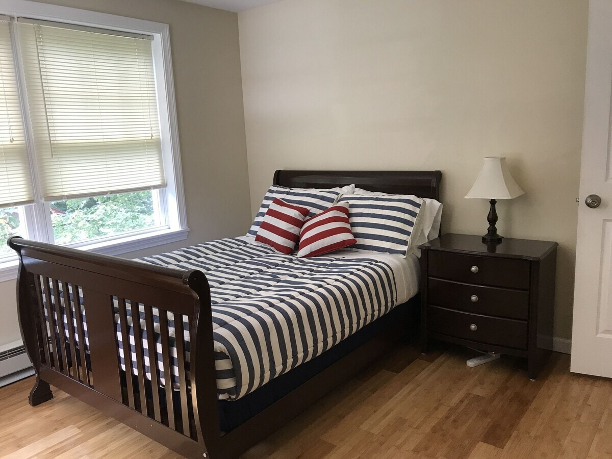 Building Photo - 66 Lake Dr