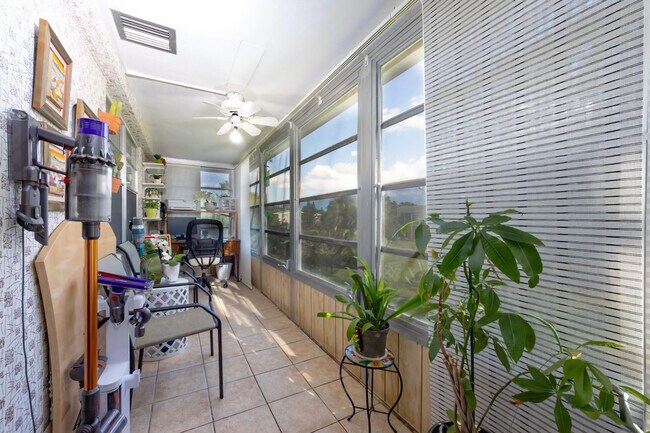 Building Photo - 369 Tilford Q