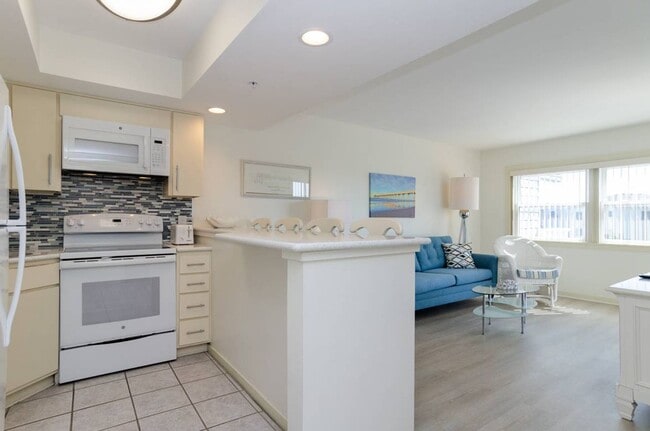 Building Photo - 1102 N Lumina Ave