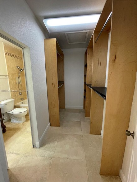 Building Photo - 3350 SW 25th St
