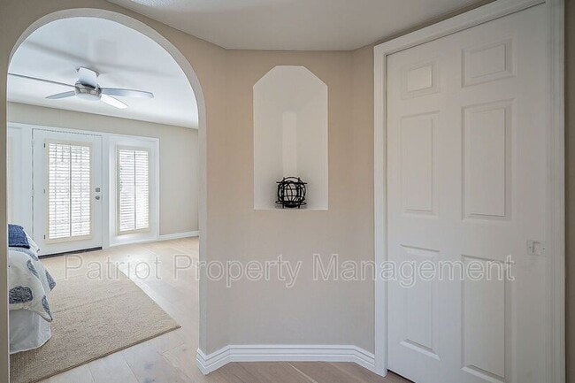 Building Photo - 10527 E Fanfol Ln