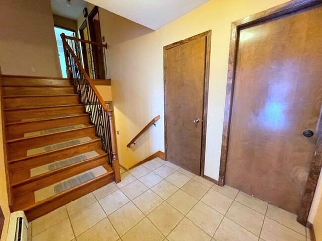 Building Photo - East Anchorage Four Bedroom Home with Bonu...