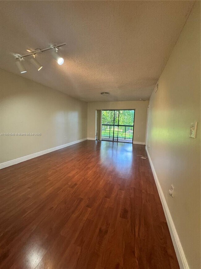 Building Photo - 9969 Nob Hill Ct