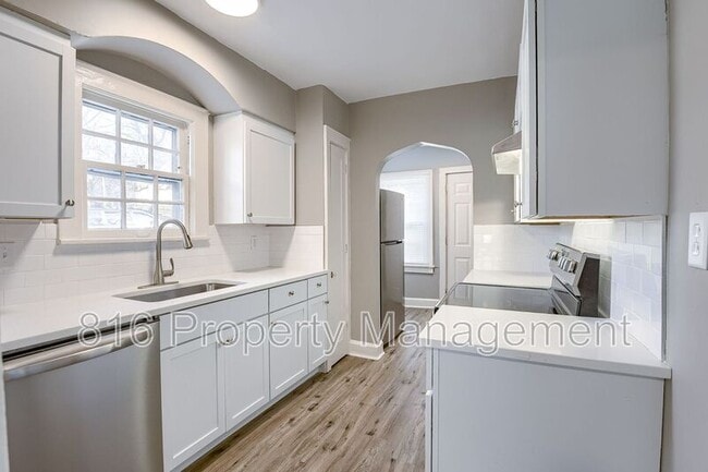 Building Photo - 2819 E 63rd St