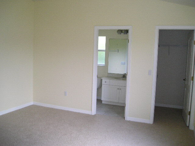 Building Photo - "Charming 3-Bedroom Haven with 2 Baths in Palm Coast – 1208 Sq Ft of Cozy Living!"