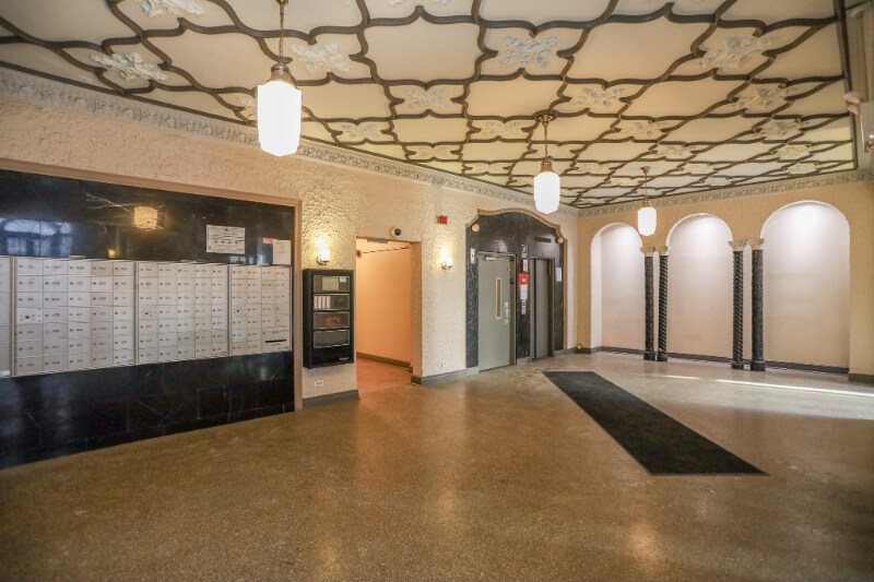Building Photo - 1061 Rosemont